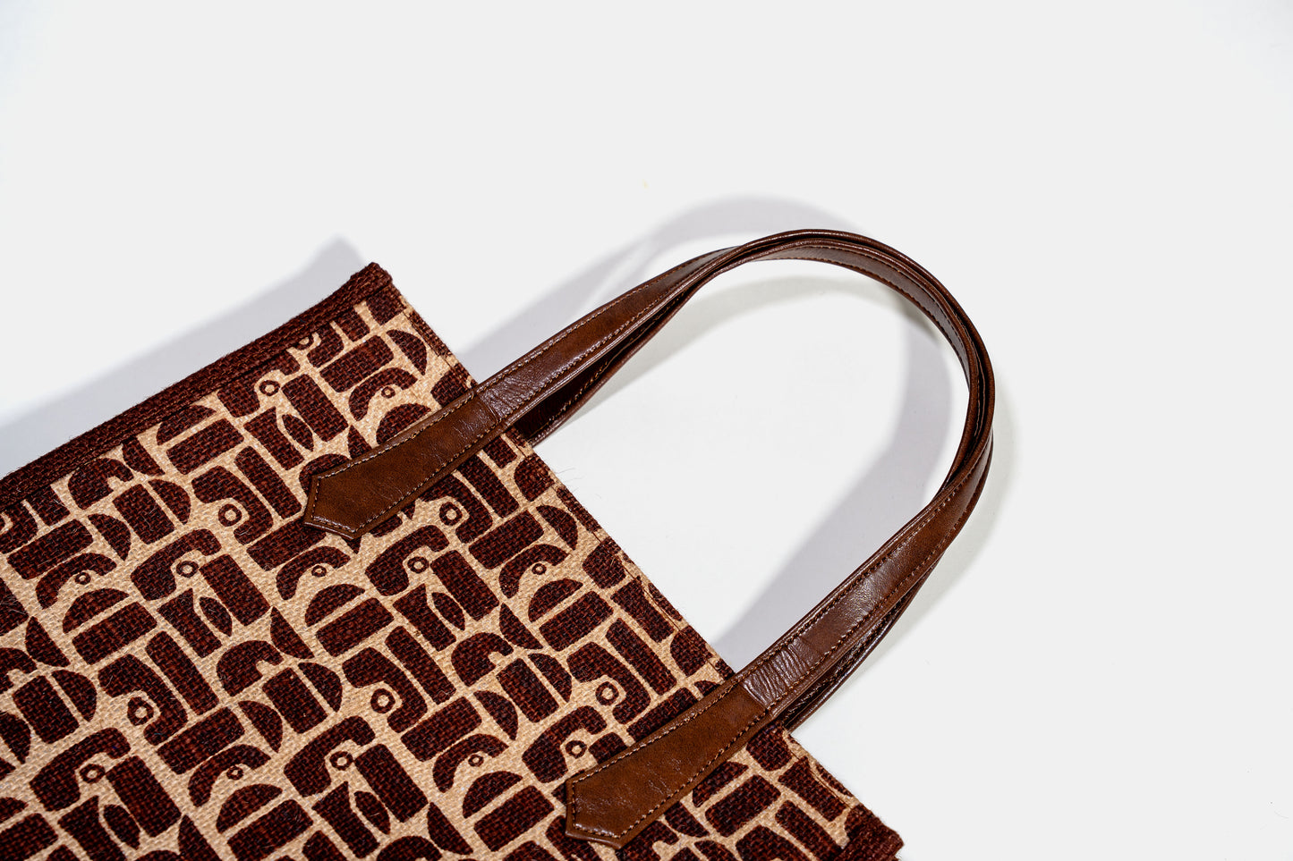 Brown Retro Geometric Screen Printed Jute Tote Bag (J-0057)